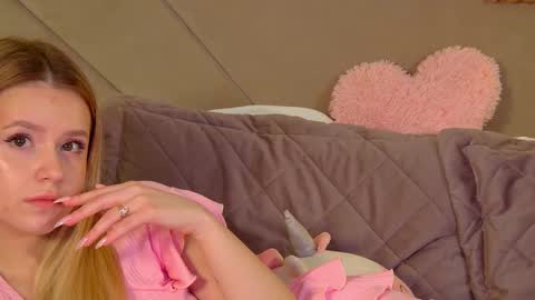 Snapshot of milanabalmain chatting on 03.01.26 MilanaBalmain online show from 03.01.26