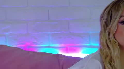 Snapshot of milanabalmain chatting on 03.11.26 MilanaBalmain online show from 03.11.26