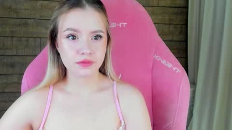 Snapshot of milanabalmain chatting on 03.17.26 MilanaBalmain online show from 03.17.26