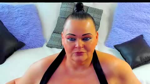 Snapshot of milanabiegert chatting on 06.26.26 Lana online show from 06.26.26