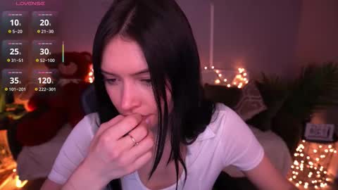 Snapshot of milanamusee chatting on 02.28.26 Milana online show from 02.28.26