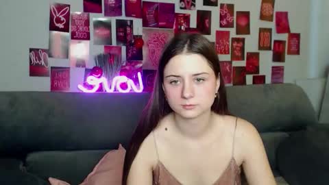 milanaroz online show from 11.16.25