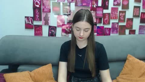 Snapshot of milanaroz chatting on 03.27.26 milanaroz online show from 03.27.26