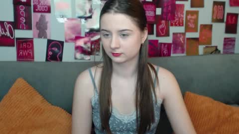 Snapshot of milanaroz chatting on 04.11.26 milanaroz online show from 04.11.26