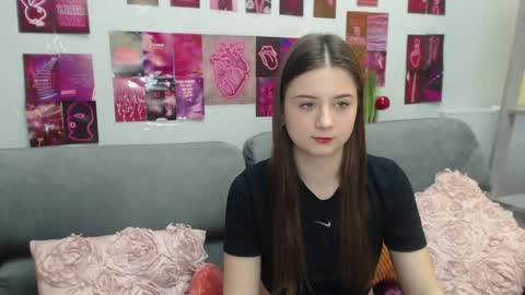 Snapshot of milanaroz chatting on 04.18.26 milanaroz online show from 04.18.26