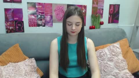 Snapshot of milanaroz chatting on 04.30.26 milanaroz online show from 04.30.26