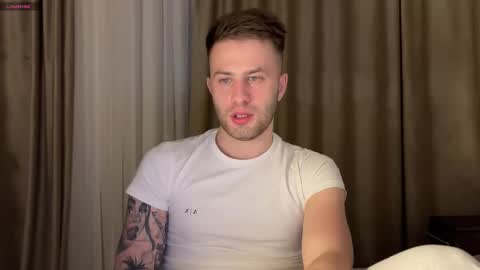 Snapshot of milanasugar chatting on 11.22.25 milanasugar online show from 11.22.25