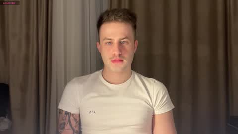 Snapshot of milanasugar chatting on 11.25.25 milanasugar online show from 11.25.25