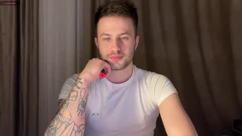 Snapshot of milanasugar chatting on 12.04.25 milanasugar online show from 12.04.25