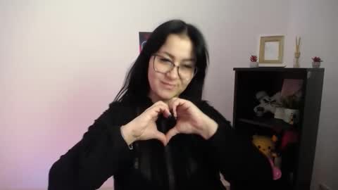 milania_milaa online show from 10.22.25
