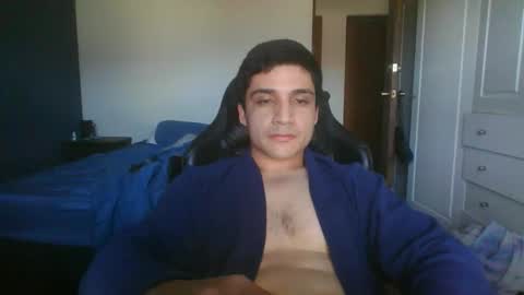 Snapshot of milanovalentine chatting on 12.19.25 milanovalentine online show from 12.19.25