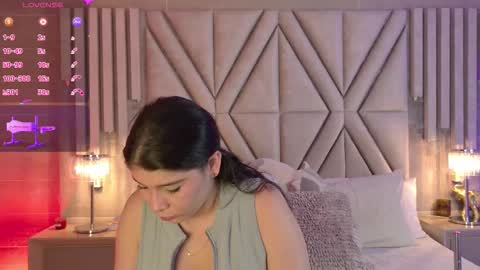 Snapshot of milarux chatting on 11.25.25 milarux online show from 11.25.25