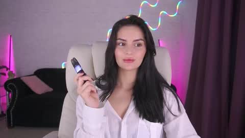 Snapshot of milashalovely chatting on 11.23.25 Milasha online show from 11.23.25