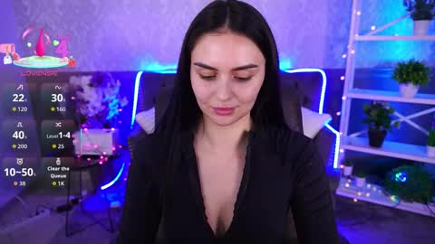 Snapshot of milashalovely chatting on 11.28.25 Milasha online show from 11.28.25