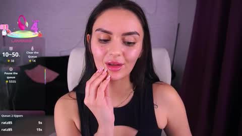 Snapshot of milashalovely chatting on 12.13.25 Milasha online show from 12.13.25