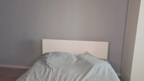 Snapshot of milaslovv chatting on 09.20.25 Mila online show from 09.20.25