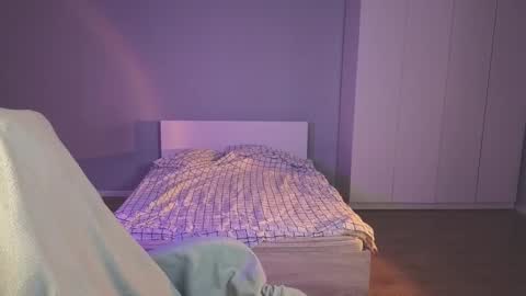 Snapshot of milaslovv chatting on 09.26.25 Mila online show from 09.26.25