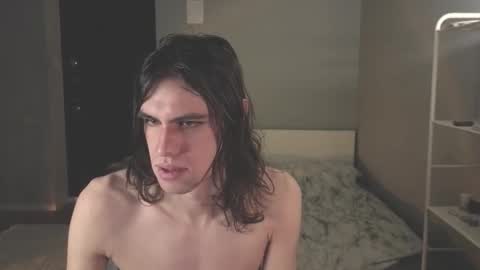 Snapshot of milaslovv chatting on 01.09.26 Mila online show from 01.09.26