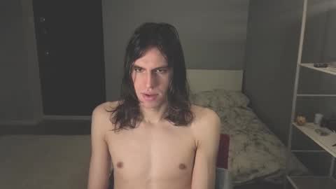 Snapshot of milaslovv chatting on 01.10.26 Mila online show from 01.10.26