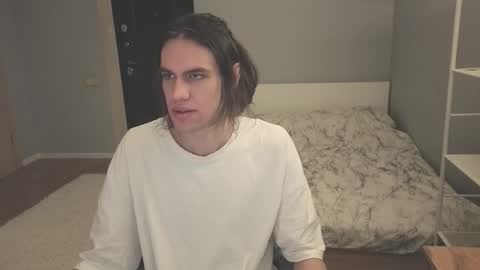 Snapshot of milaslovv chatting on 02.12.26 Mila online show from 02.12.26