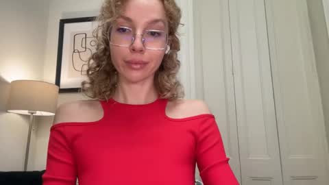 Snapshot of milayah chatting on 11.24.25 Mila online show from 11.24.25