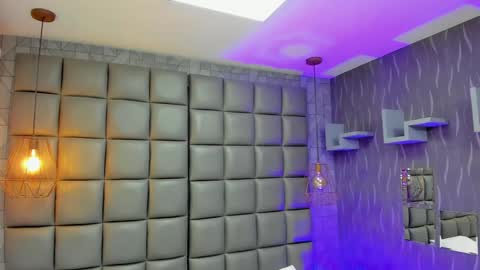 Snapshot of mile_u chatting on 01.28.25 Milena online show from 01.28.25