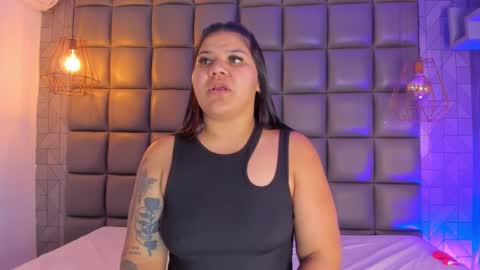 Snapshot of mile_u chatting on 02.22.25 Milena online show from 02.22.25