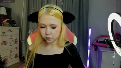 Snapshot of milemissyy chatting on 02.09.26 Mia online show from 02.09.26