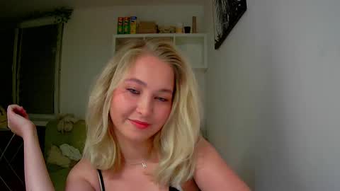 Snapshot of milena391630 chatting on 09.22.25 Milena new nonude shy blonde natural online show from 09.22.25