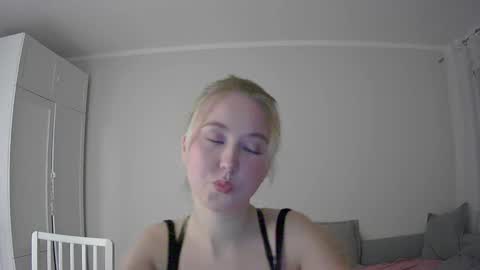Snapshot of milena391630 chatting on 11.04.25 Milena new nonude shy blonde natural online show from 11.04.25