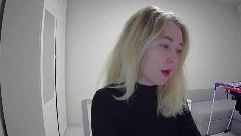 Snapshot of milena391630 chatting on 11.22.25 Milena new nonude shy blonde natural online show from 11.22.25