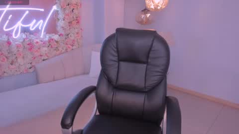 Snapshot of mileycruz_ chatting on 12.05.24 Miley Cruz IG miley model23 online show from 12.05.24