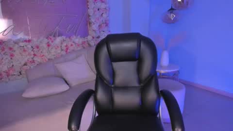 Snapshot of mileycruz_ chatting on 02.15.25 Miley Cruz IG miley model23 online show from 02.15.25