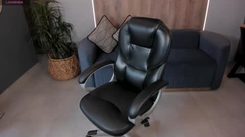 Snapshot of mileycruz_ chatting on 10.04.25 Miley Cruz IG miley model23 online show from 10.04.25