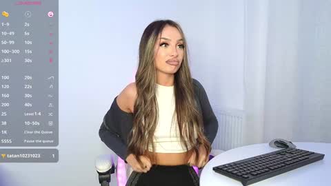 Miley Sin online show from 12.11.24