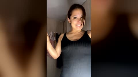 Snapshot of milf__pretty chatting on 06.01.26 Melissa online show from 06.01.26