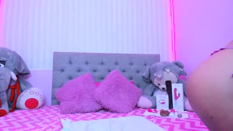 Snapshot of milf_bigass_ chatting on 02.17.25 Antonella online show from 02.17.25