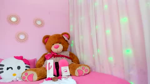 Snapshot of milf_bigass_ chatting on 03.01.25 Antonella online show from 03.01.25