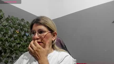 Snapshot of milf_bigboooty chatting on 12.03.24 kassandra online show from 12.03.24