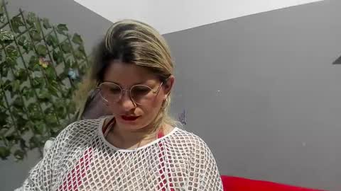 Snapshot of milf_bigboooty chatting on 12.05.24 kassandra online show from 12.05.24