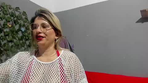 Snapshot of milf_bigboooty chatting on 12.05.24 kassandra online show from 12.05.24