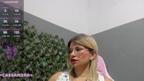 Snapshot of milf_bigboooty chatting on 12.10.24 kassandra online show from 12.10.24