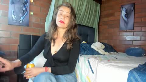 Victoria  online show from 02.08.25