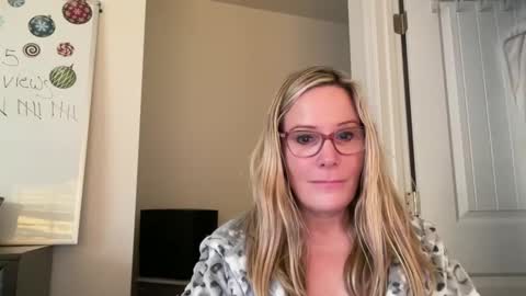 Snapshot of milf_goddess chatting on 01.12.25 MIlf Goddess online show from 01.12.25