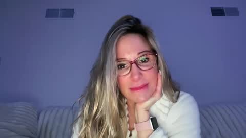 Snapshot of milf_goddess chatting on 03.10.25 MIlf Goddess online show from 03.10.25
