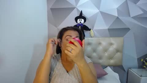 Snapshot of milf_hugeboobs chatting on 10.29.25 milf_hugeboobs online show from 10.29.25