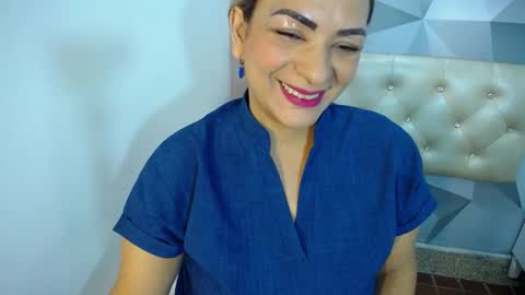 Snapshot of milf_hugeboobs chatting on 12.22.25 milf_hugeboobs online show from 12.22.25