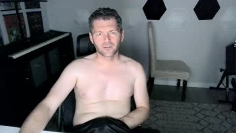 milf_hunter567 online show from 10.25.25