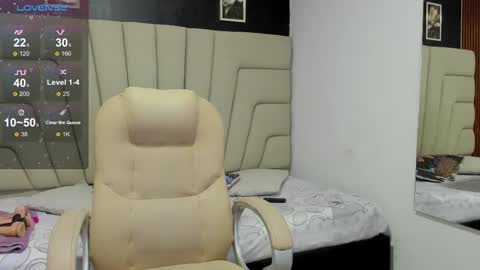 Snapshot of milf_meli chatting on 03.02.25 milf_meli online show from 03.02.25