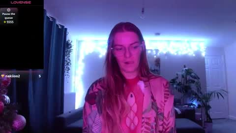 Snapshot of milf_tara36 chatting on 12.25.24 Milf Tara36 online show from 12.25.24